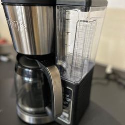 Ninja CE200 12 Cup Programmable Coffee Maker - 60 Ounce Reservoir - Thermal Flavor Extraction – Black
ADO #:B-2041
Used.Price is Firm.
