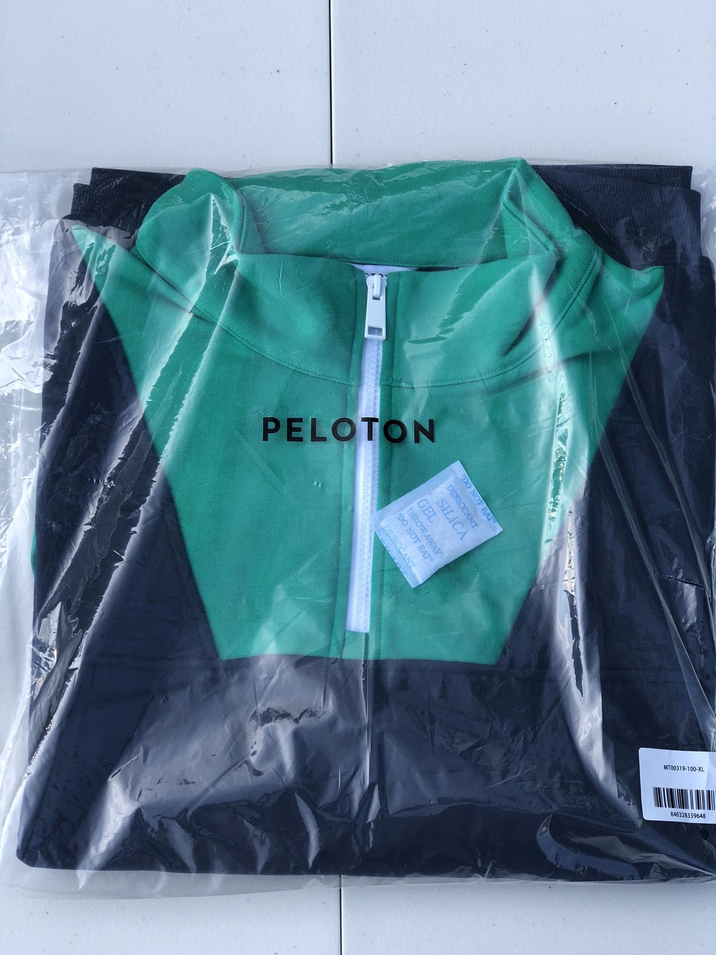 NWT XL Half Zip Peloton French Terry Sweatshirt Rare Colorway Green and Navy Blue