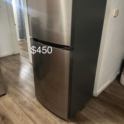 Refrigerator 
