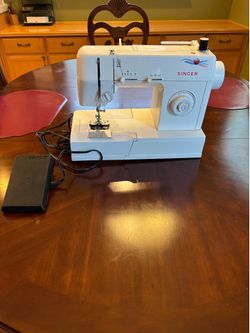 SINGER SEWING MACHINE
