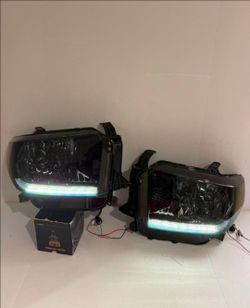 Toyota Tundra 2014-2021 Headlights