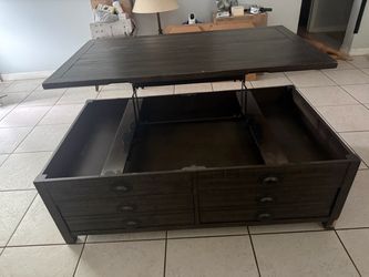 HAVERTYS Furniture  moving must sell Dark espresso Wood coffee table for sale  $35 dollars  OBO movin