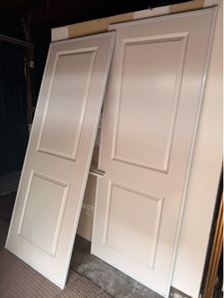 Closet door slabs. / puertas de closet