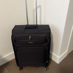 Samsonite 13x19x28” clean, NO rips & No holes. Big can hold a lots stuffs. Excellent cond