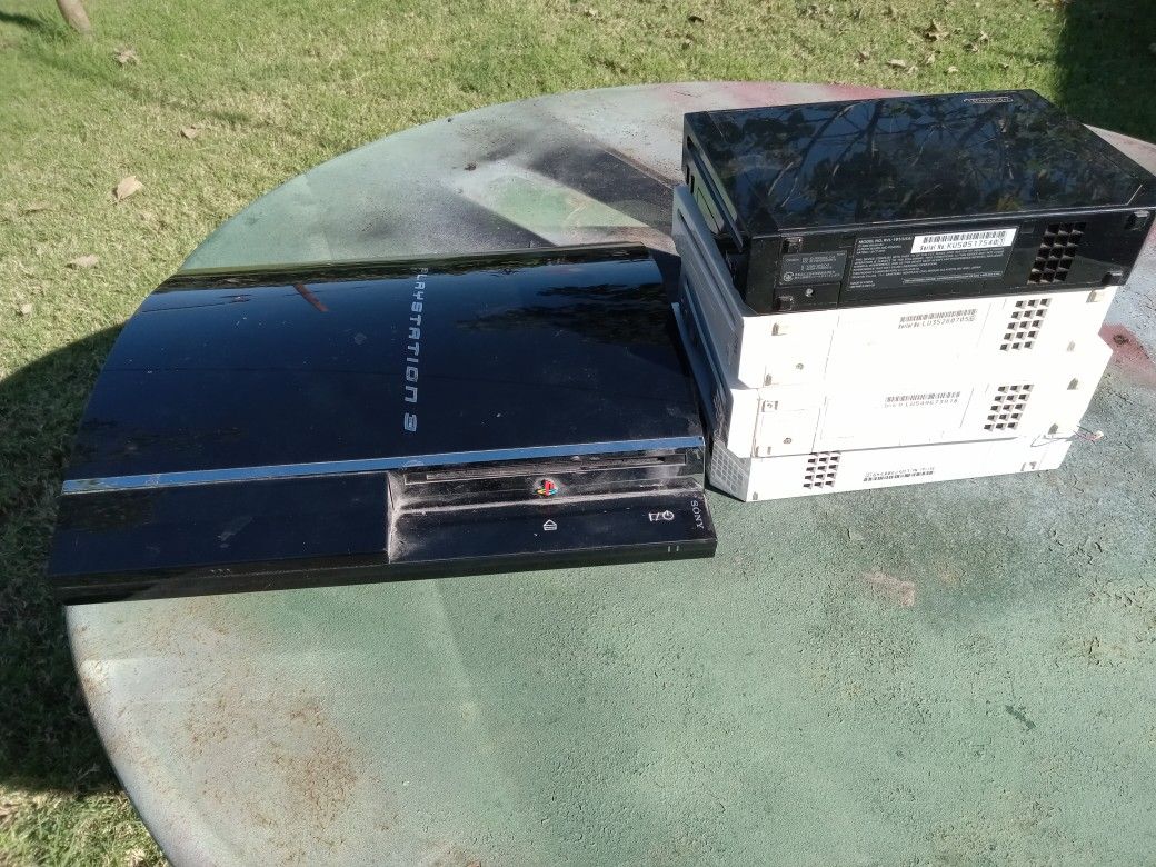 4 Wii's  1 Ps3