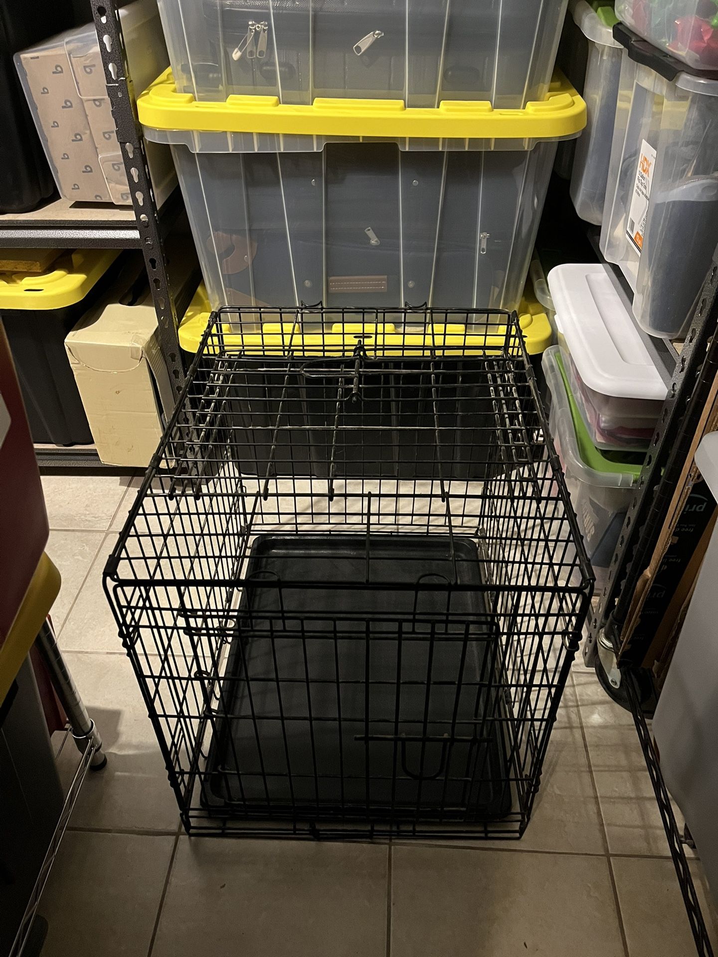 Metal dog crate with plastic tray