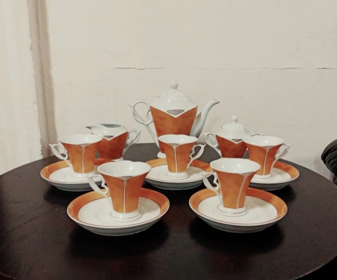 Vintage Tea Set with 5 Cups and Saucers, tea pot set