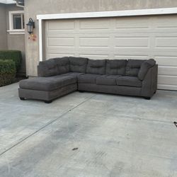 ✅Free Delivery - Sectional Sofa w/ Chaise — Comfy & Clean!