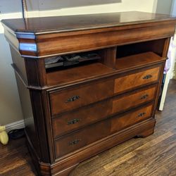 Dresser/ Media Chest (Solid Wood)