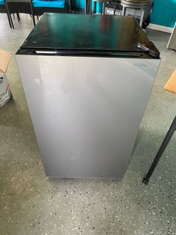 Mini refrigerator