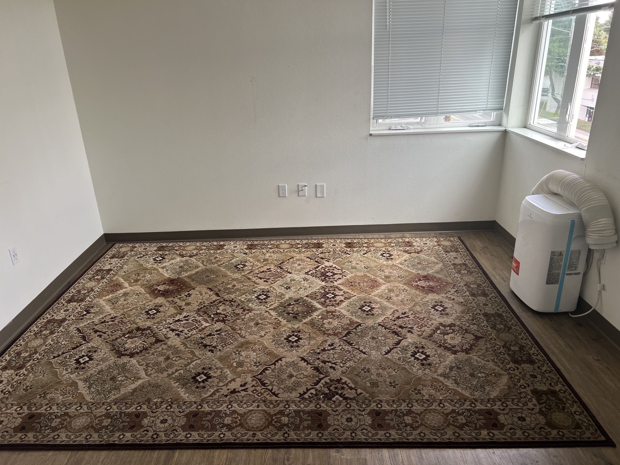 Authentic Persian Rug ! $5.00 Delivery In Portland