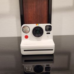 Polariod Now Camera