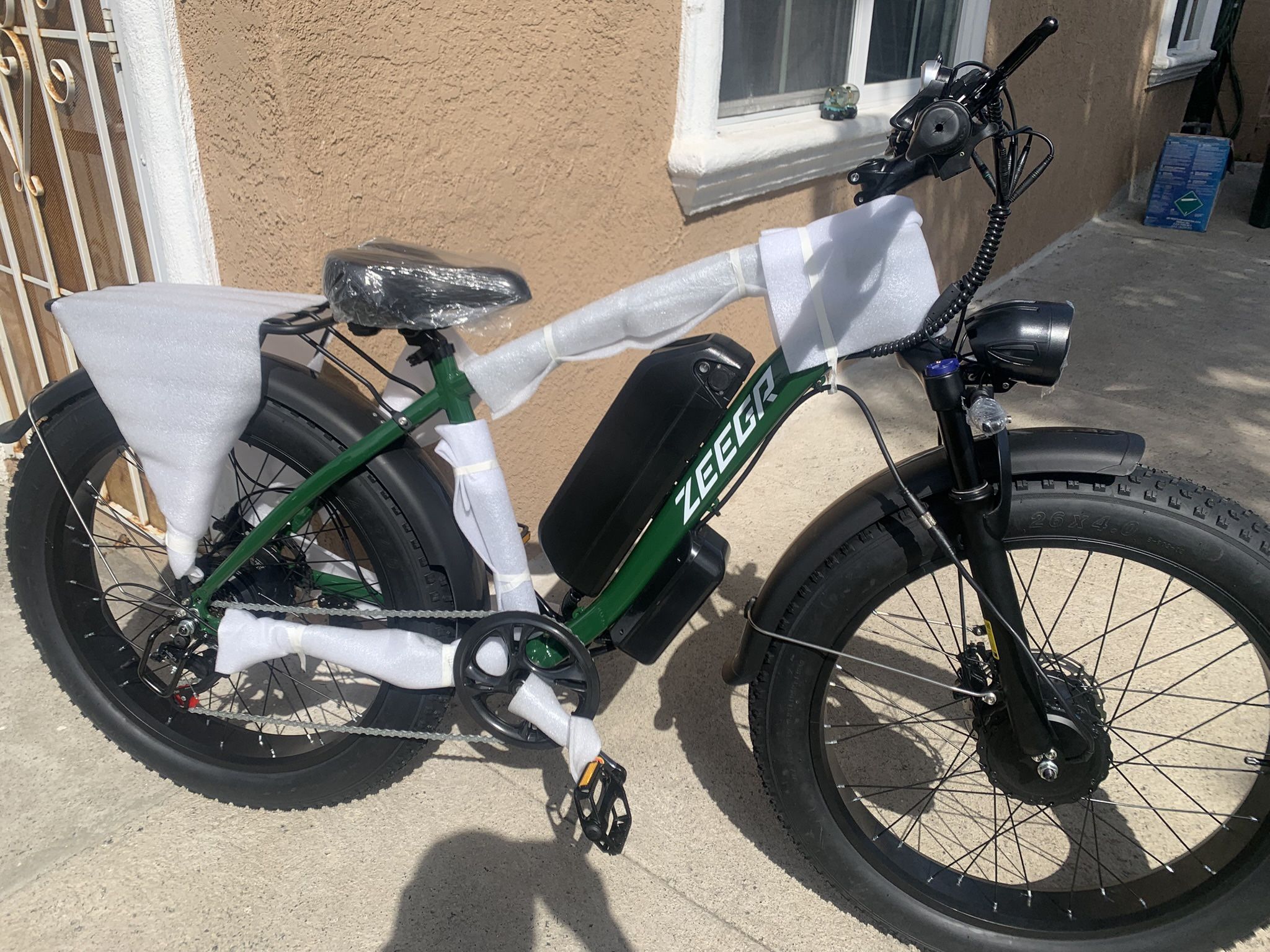 BRAND NEW ZEEGR ELECTRIC BIKE