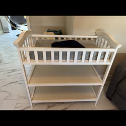 Kid Changing Table With Mattress & 2 Cover Sheets
