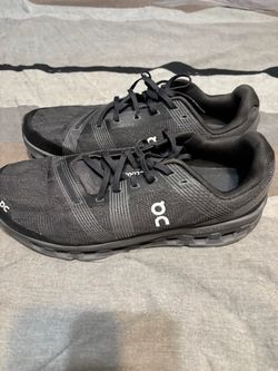 Mens size 13 Oncloud shoes