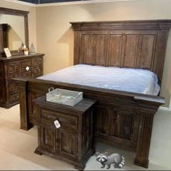 WYNDAHL BEDROOM SET QUEEN OR KİNG BED DRESSER NIGHTSTAND AND MİRROR WİTH İNTEREST FREE PAYMENT OPTİONS 