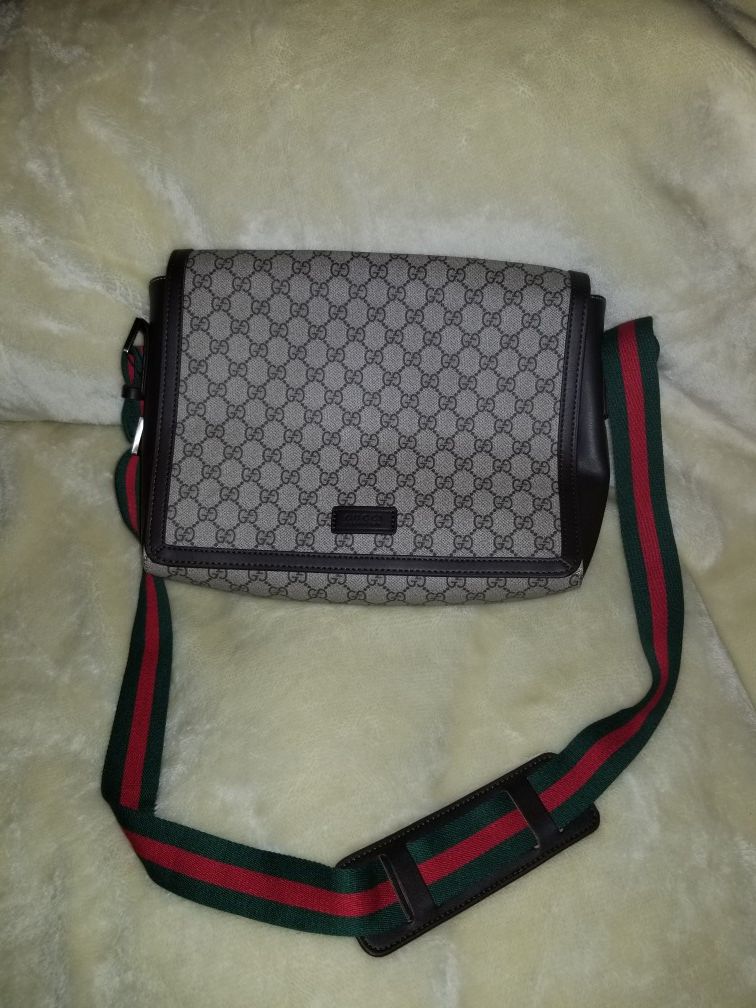 Gucci laptop messenger bag