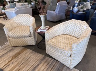 Retro Upholstered Swivel Chair