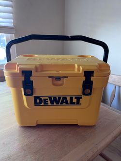 DeWalt Hard Cooler Ice Chest with Carry Handle