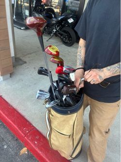 ✔️ Multiple Wilson clubs ✔️ Matching Wilson golf bag ✔️ Shoulder strap ✔️ Club covers (if shown) ✔️ Ready for the course or a great vintage display pi