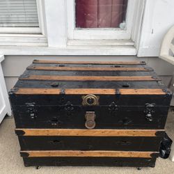 Antique American Chest Blanket Trunk Chest