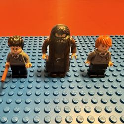3 LEGO Harry Potter minifigures: Harry Potter, Ron Weasley, and Hagrid