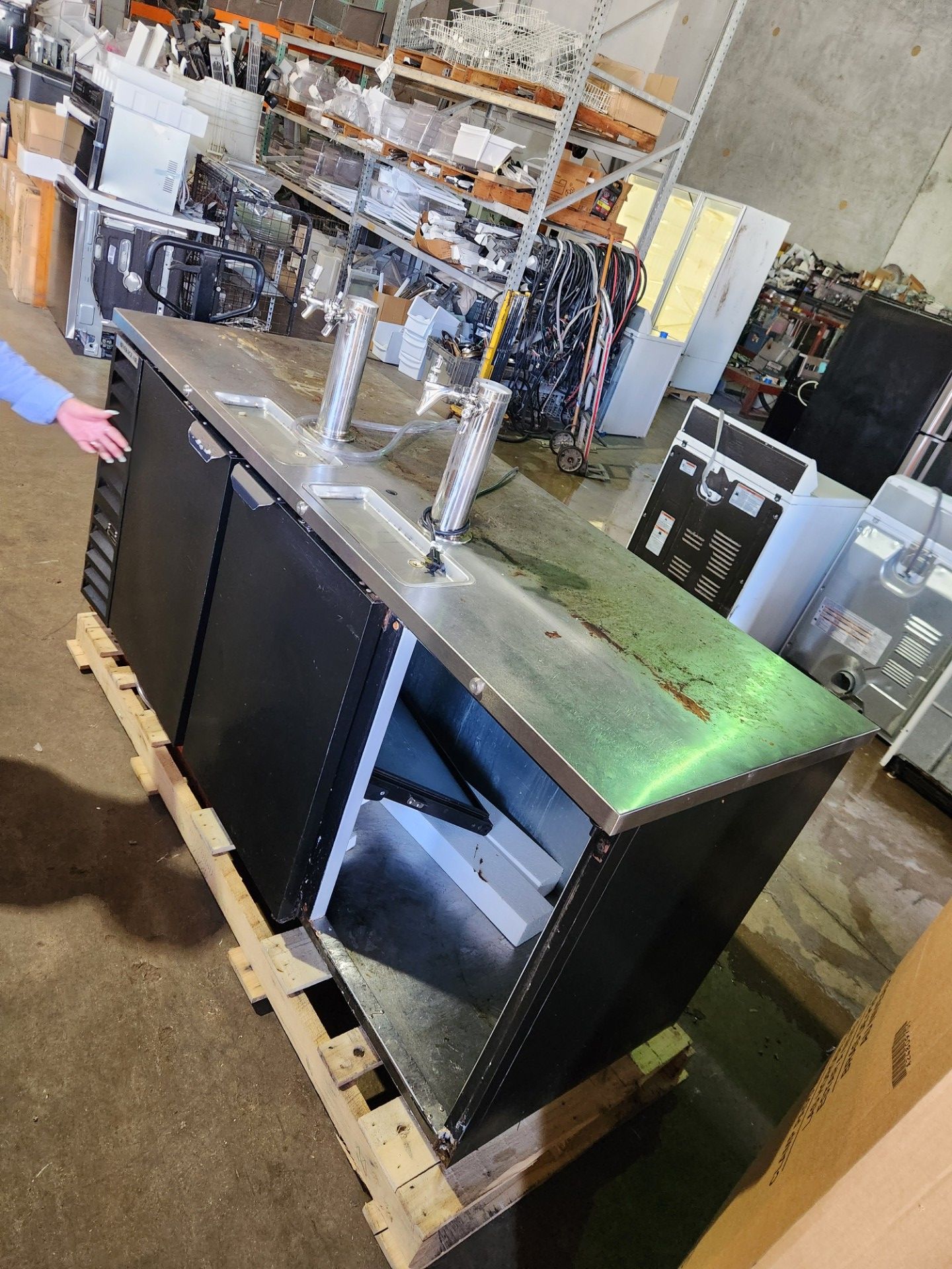 Commercial Beer Dispenser