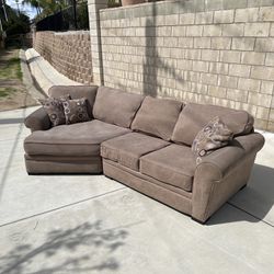 Sectional Couch **FREE LOCAL DELIVERY **