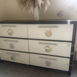 Like New 6-Drawer Dresser