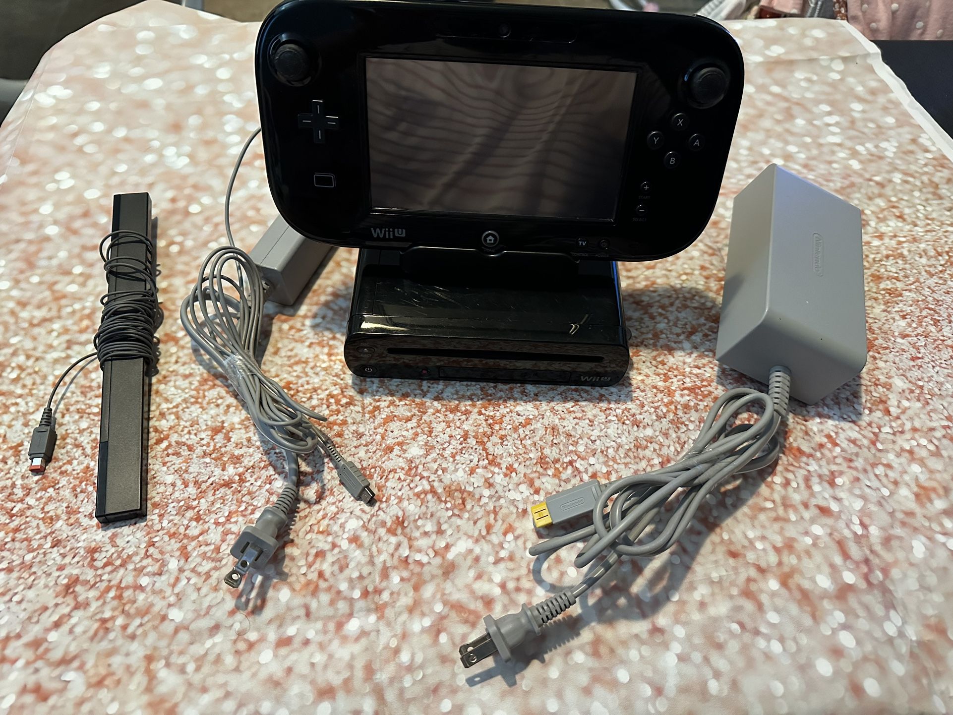 Nintendo Wii U Console Amazing Condition Includes Mario Kart 8 Disc 