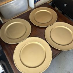 10 Decorative Gold Chargers For Fancy Table Set.