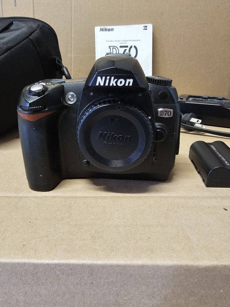 Nikon D70 Body with Batter & Charger