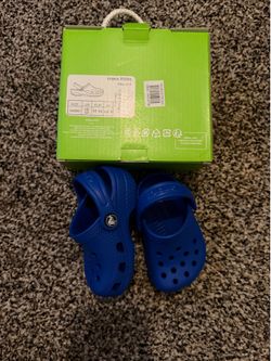 Baby crocs size 2/3
