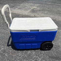 Coleman 50-Quart Rolling Beach Camping Fishing Cooler With Wheels And Pull Handle! Great condition! 24x13x16in