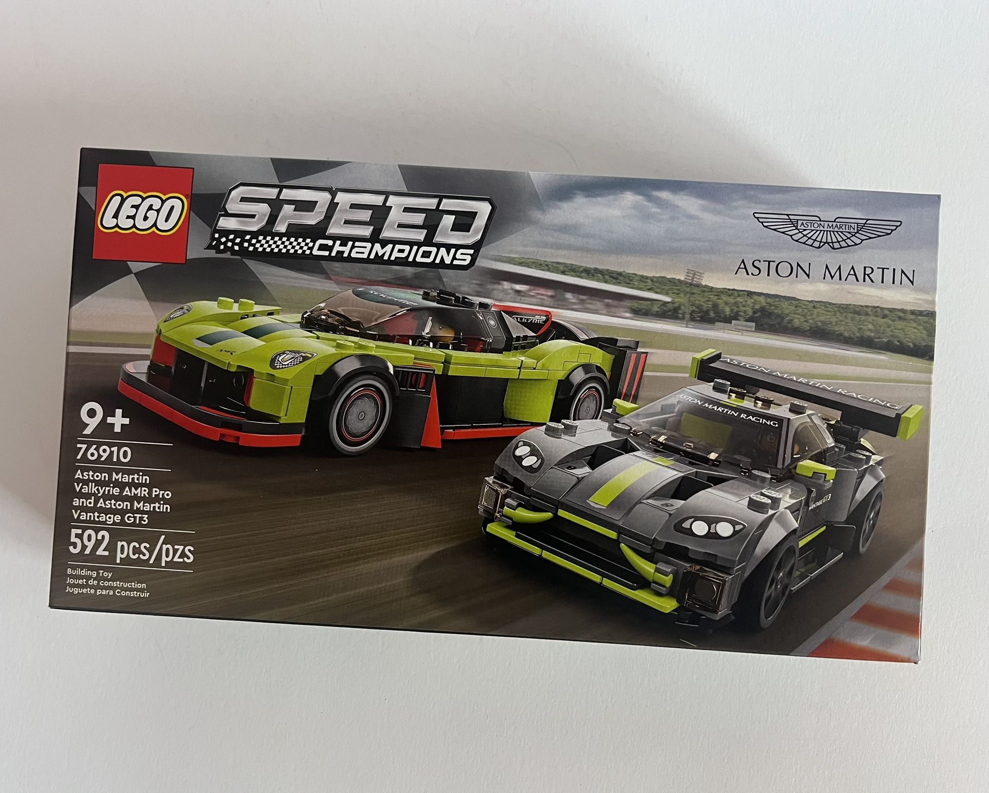 Lego ASTON MARTIN VALKYRIE AND VANTAGE GT3 Speed Champions