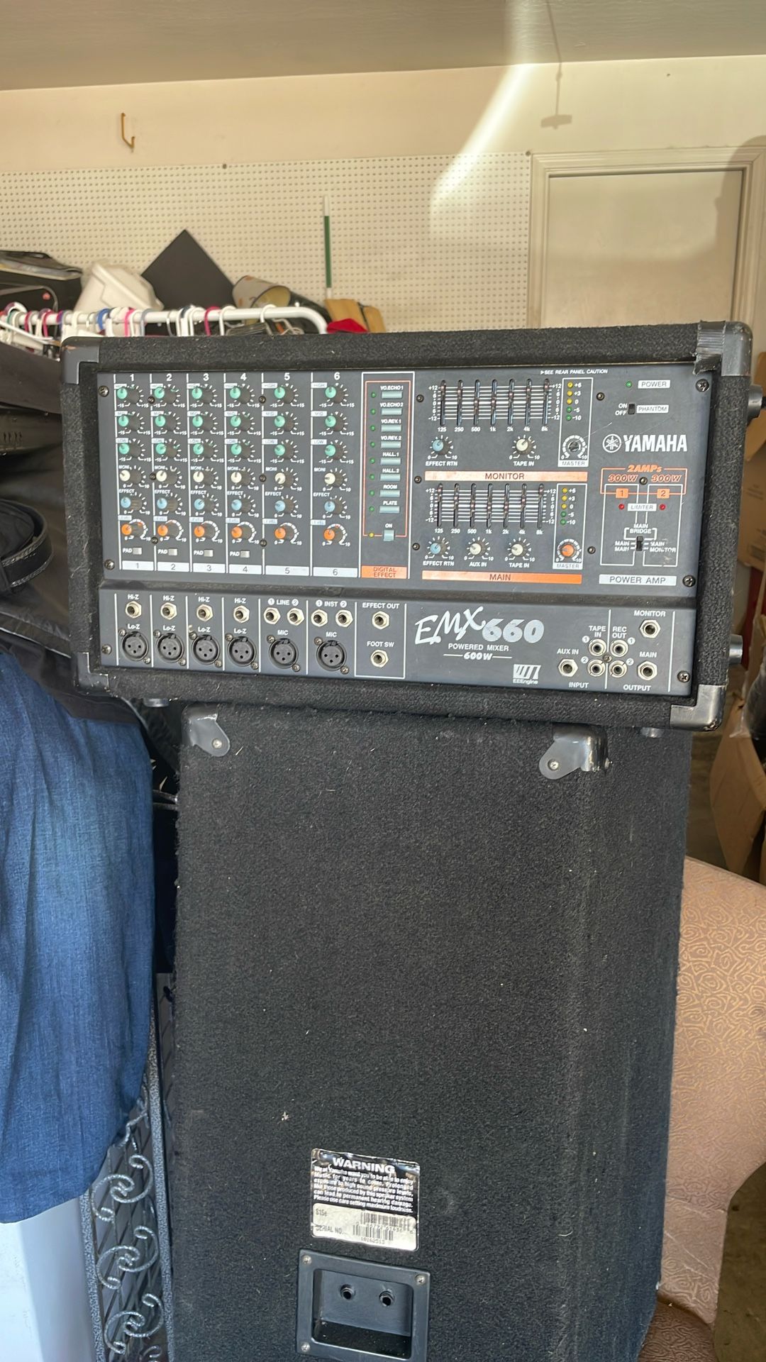 YAMAHA AMPLIFIED EMX 660  WITH EFECTS 