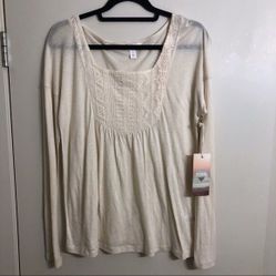 Sun & Shadow Ivory Lace Lightweight Top