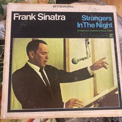 Frank Sinatra (strangers In The Night)