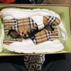 Burberry Size 43 10of10 Condition 