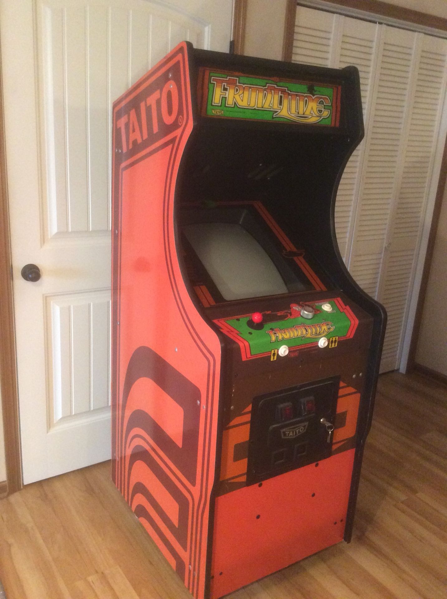 Taito Frontline Arcade Machine (1982)