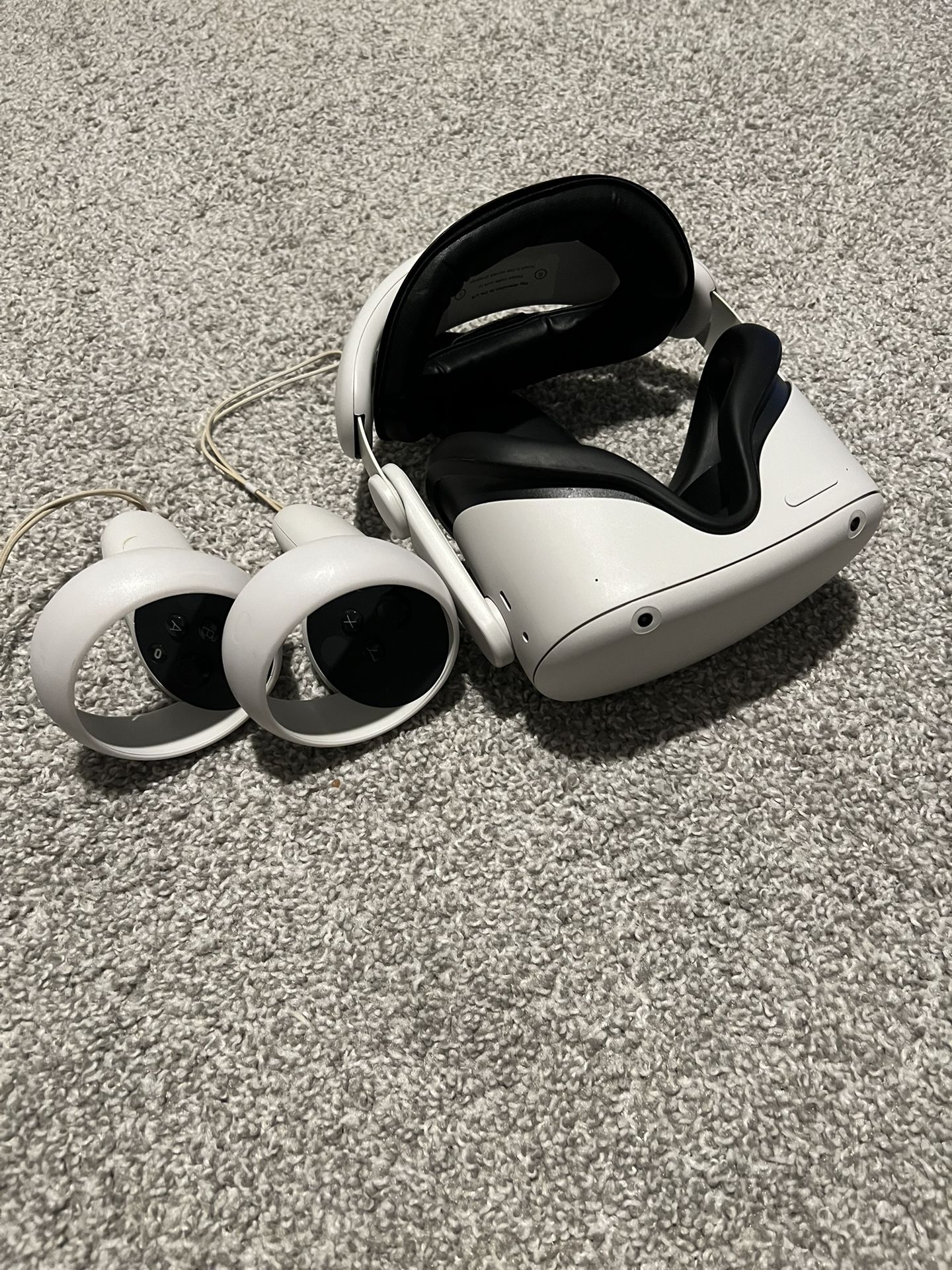 Oculus Quest 2 With Headset Accessories