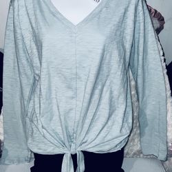 Beautiful Woman Gap  Shirt Size (S) Only $15  New With Tag