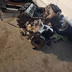 Chevy 454 Big Block With Heads