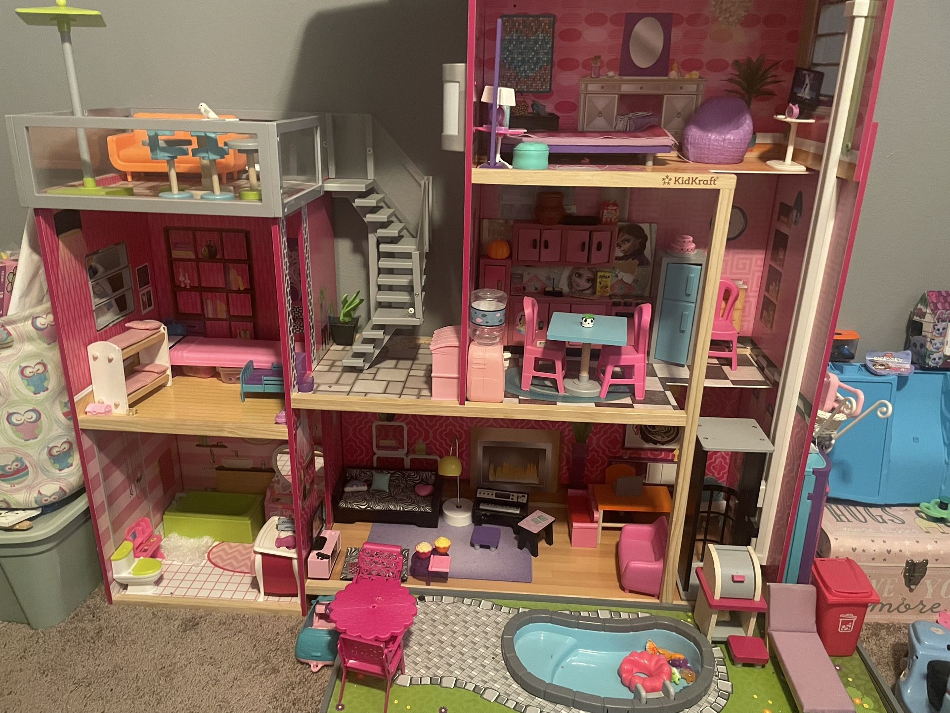 Barbie House / With Furniture