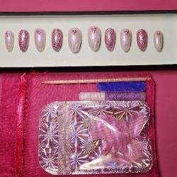 Press-on Nails. NEW.