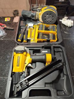 DeWalt 1 1/2" Pneumatic Nail Gun with Case