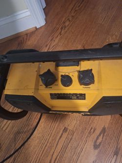 DeWalt Jobsite AM/FM Radio