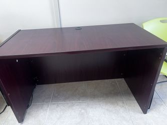 FREE DESK 48”x24”