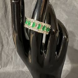 Vintage-Style Emerald Green & Crystal Band Ring 