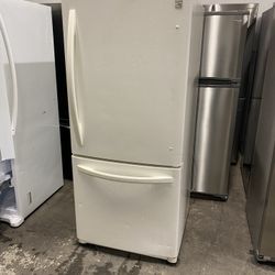 Offwhite kenmore bottom freezer can Deliver 